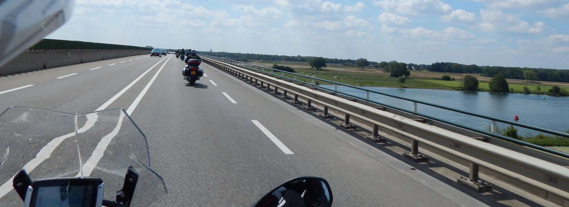 Motorrijbewijspoint Laren examengarantie AVB en AVD